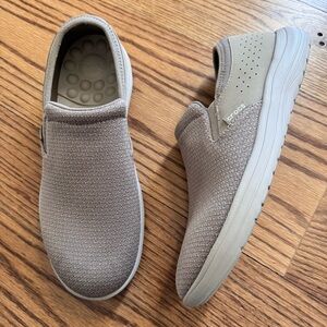 EUC Crocs Reviva Slip-On Sneakers (Reviva Canvas Loafers) size 10 style #205807
